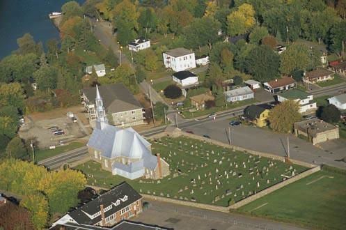 Église et mur du cimetière de Saint-Mathias; Ministère de la Culture, des Communications et de la Condition féminine, Pierre Lahoud, 2004