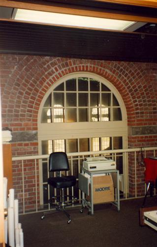Detail of one of the windows at the St. John Bastion Foundry, 1993.; Agence Parcs Canada / Parks Canada Agency, Y. Desloges, 1993.