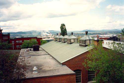 General view of the St. John Bastion Foundry, showing the pitched copper roof with five roof lanterns, 1993.; Agence Parcs Canada / Parks Canada Agency, Y. Desloges, 1993.