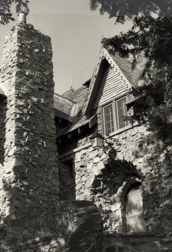 General view of O'Brien House, showing the multi-pane windows, 1984.; Parks Canada Agency / Agence Parcs Canada, 1984.