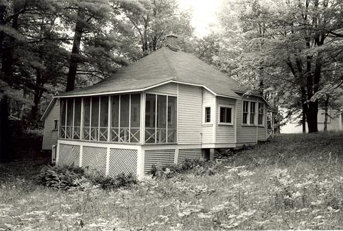 View of the exterior of the Guest Cottage, showing the wood construction clad in horizontal wood siding, 1984.; Parks Canada Agency / Agence Parcs Canada, M. Trépanier, 1984.