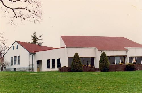 View of Building C-1, showing its punctuated rooflines, 1993.; Department of National Defence / Ministère de la Défense nationale, 1993.