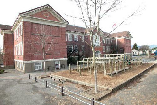 Exterior view of General Wolfe Elementary School; City of Vancouver, 2006