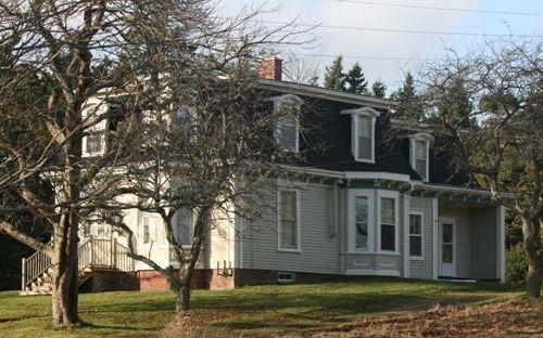 East elevation of the Dewis House, Advocate Harbour, NS, 2009.; Heritage Division, NS Dept of Tourism, Culture and Heritage, 2009