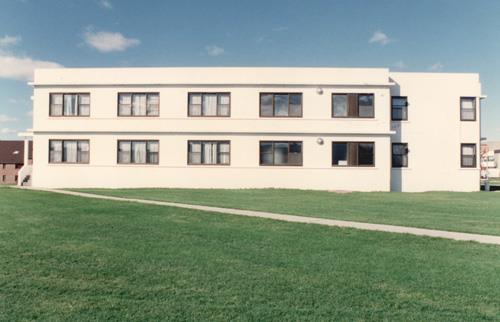 Side view of Building B-39, showing the regular window openings, 1993.; Parks Canada Agency / Agence Parcs Canada, 1993.