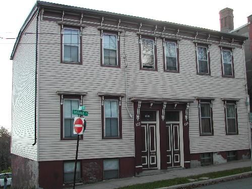 This photograph shows the contextual view of the building, 2005; City of Saint John