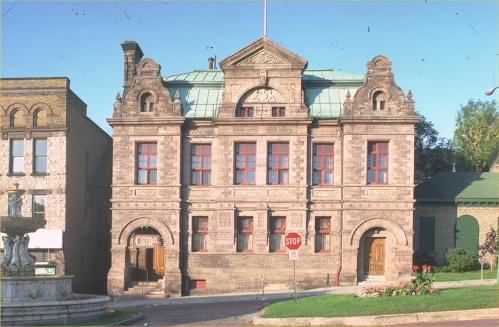 exterior photo; Parks Canada / Parcs Canada 1980