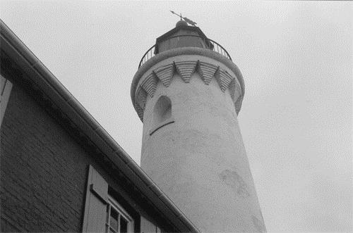 Detail of Fisgard Lighthouse, showing pointed corbelling below lantern platform, and position of Gothic window in north side, 1997.; Agence Parcs Canada / Parks Canada Agency, J. Mattie, 1997.