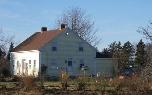 Side elevation and setting, Trueman House, Truemanville, NS, 2009.; Heritage Division, NS Dept of Tourism, Culture and Heritage, 2009