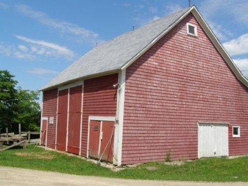 Front and side elevations of barn, Rafuse Hennigar Home, Chester Grant, Nova Scotia, 2008.; Heritage Division, Nova Scotia Department of Tourism, Culture and Heritage, 2008.