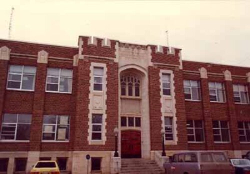 View of the Grierson Centre's main entrance, showing the stone capped pilasters, 1984.; Department of Public Works / Ministère des Travaux publics, Patrick Crane, 1984.