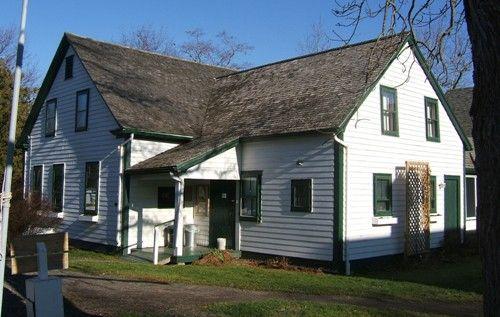 Southwest elevation, Davison-Kennedy House, Wallace Bay, NS, 2009.; Heritage Division, NS Dept of Tourism, Culture and Heritage, 2009.