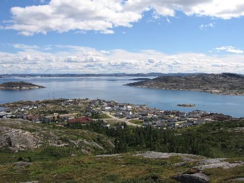 Landscape view of the Hopedale Mission, showing the tight grouping of buildings and the rocky shoreline, 2007.; Parks Canada Agency / Agence Parcs Canada, David Henderson, 2007.