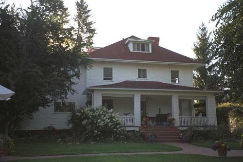 Exterior view of the Renfrew House, 2005; City of Kelowna, 2005