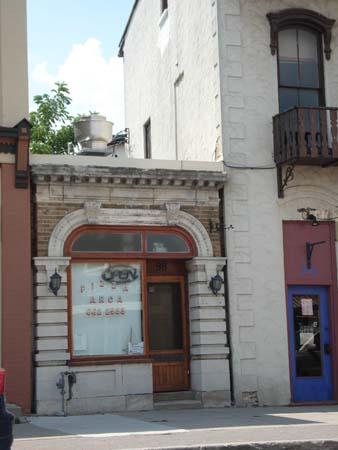 Of note is the small scale of the building in contrast to the surrounding buildings.; Martina Braunstein, 2007.