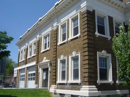Of note are the paired windows and penetrating brick quoining.; Martina Braunstein, 2007.