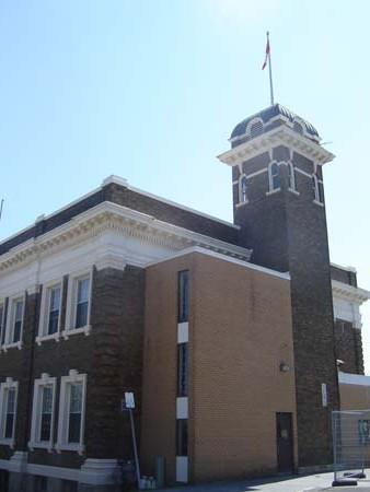 Of note is the tower on the east side of the building.; Martina Braunstein, 2007.
