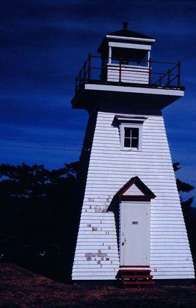 Front elevation of Hampton Lighthouse on Chute Bay, NS, 2002.; Hampton Lighthouse and Historical Society March 2002