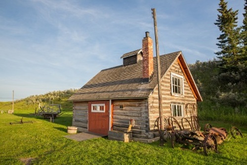 The blacksmith shop at Bar U Ranch; Parks Canada | Parcs Canada