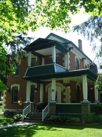 Featured is the Italianate wing of the house.; Kayla Jonas, 2007.