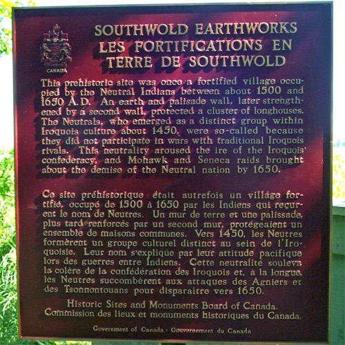 View of the Historic Sites and Monuments Board of Canada plaque, 2004.; Parks Canada Agency/Agence Parcs Canada, 2004.