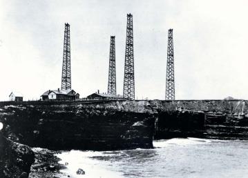 View of the exterior of the Marconi site, showing the towers.; Parks Canada Agency / Agence Parcs Canada.