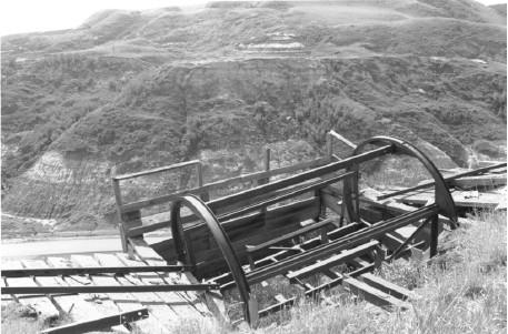 View of Atlas No. 3 Coal Mine, showing the rotary dump, 1998.; Agence Parcs Canada / Parks Canada Agency, W. Wylie, 1998.