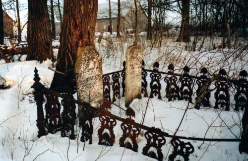 Detail of fenced burial plot; Bill Glen, PEI Genealogical Society, 2007