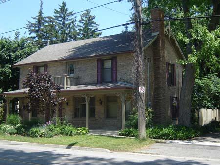Of note is the storefront window on the first storey.; Kayla Jonas, 2007.