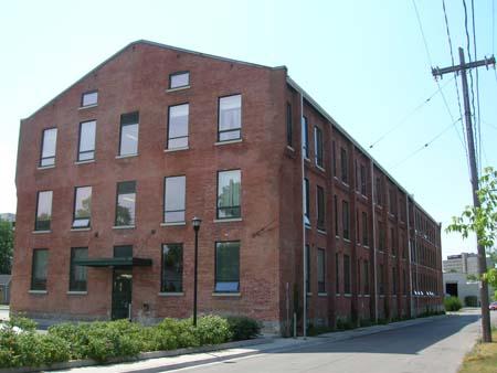 Of note is the gable-roofed 1920's third-storey addition to the original 1902 building.; Lyndsay Haggerty, 2007.