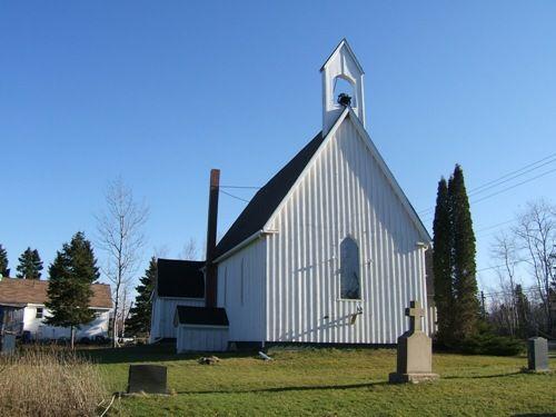 Side and rear elevations, inlcuding part of cemetery, St. Andrew's Anglican Church, Wallace, NS, 2009.; Heritage Division, NS Dept of Tourism, Culture and Heritage, 2009
