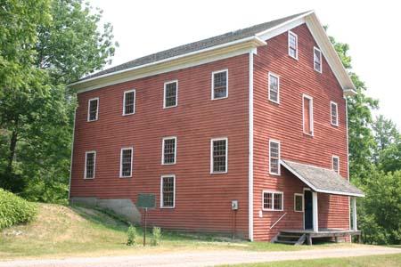 Of note are the 20 and 24 pane windows of the Otterville Mill.; Ministry of Culture, 2007.