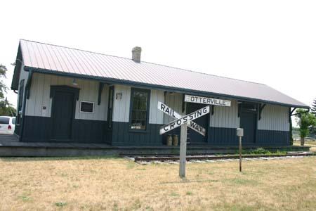 Of note is the station agent's bay with windows on three elevations.; Ministry of Culture, 2007.