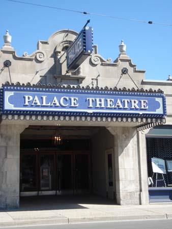 Of note is the portico above which Palace Theatre is written in decorative script.; Martina Braunstein, 2007.