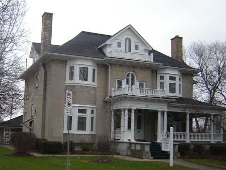 View of the collection of bay windows on the west façade of 50 Albert Street, 2007.; Kayla Jonas, 2007.