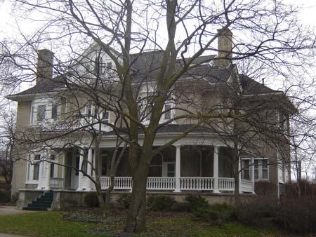 View of the curved verandah wrapping around the south and west elevations of 50 Albert Street, 2007.; Kayla Jonas, 2007.