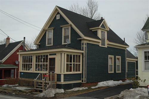 Side profile of the Ritchie-Cummings House, Annapolis Royal, Nova Scotia, 2009.; Nova Scotia Department of Tourism, Culture and Heritage, Heritage Division, 2009.