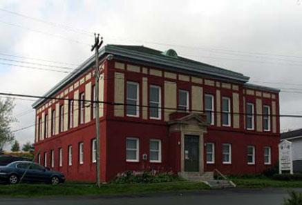 View of the exterior of the Cable Building, showing the concrete and steel structure, clad in red and beige brick, to minimize the risk of fire, 2006.; Parks Canada Agency / Agence Parcs Canada, N. Miquelon, 2006.