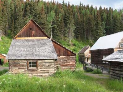 General rear view of the Chee Kung Tong Building, showing the east lean-to erected ca. 1883 and served primarily as a kitchen, 2006.; Agence Parcs Canada / Parks Canada Agency, N. Shields, 2006.