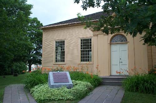 Detail view of the Free Meeting House, showing the sash windows and classical detailing, 2008.; Parks Canada Agency / Agence Parcs Canada, 2008.