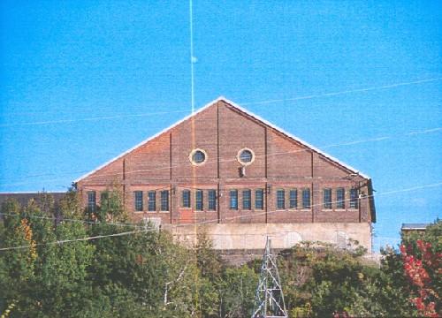 Side view of building 15, showing its high elevation and large scale, 2001.; Parks Canada Agency / Agence Parcs Canada, Jacques Pleau & Michel Pelletier, 2001.