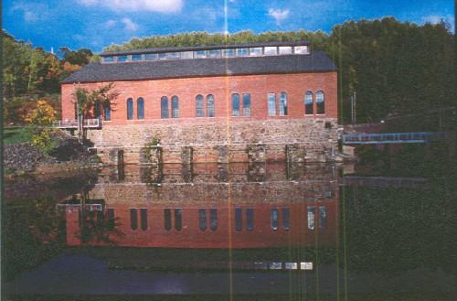 Side view of Building 1, showing its siting on the riverbank, 2001.; Parks Canada Agency/ Agence Parcs Canada, Jacques Pleau & Michel Pelletier, 2001