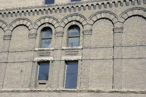 South wall detail of the Earn International Building, Winnipeg, 2006; Historic Resources Branch, Manitoba Culture, Heritage and Tourism, 2006