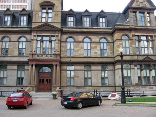 Detail view of Halifax City Hall, showing its ashlar masonry facing, 2006.; Parks Canada Agency / Agence Parcs Canada, 2006.
