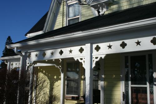 Verandah with star and quatrefoil design; Donna Collings, 2008