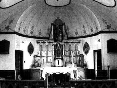 Interior view of Ste. Anne’s Roman Catholic Church, showing the domed semi-circular sanctuary, 2017.; Parks Canada Agency / Agence Parcs Canada, 2017.