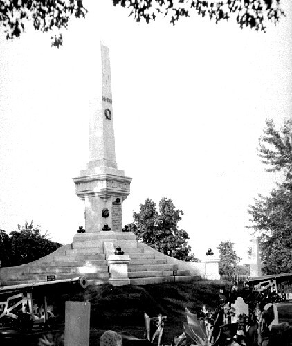 General view of the Battle of Lundy's Lane monument within Drummond Hill Cemetery, 1925.; Archives of Ontario / Archives publiques de l'Ontario, F 1075-13, H 1065, 1925.