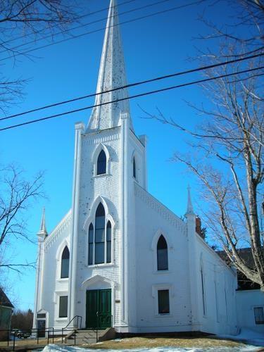 Front and north elevations, United Baptist Church, Mahone Bay, NS, 2009.; Heritage Division, NS Dept. of Tourism, Culture and Heritage, 2009