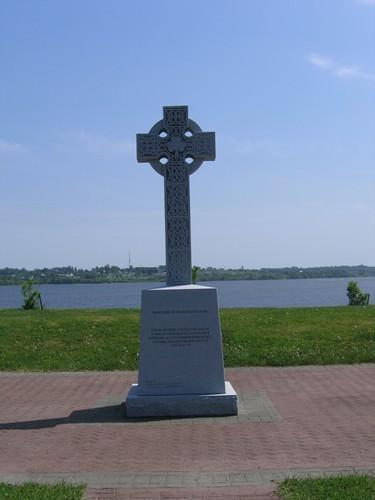 Irish Monument - Erected in memory of founding Irish families to the area; City of Bathurst
