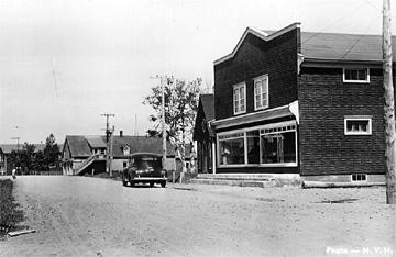 This historic image shows the boomtown façade of the building; Équipe de Recherche sur la Valorisation du Patrimoine